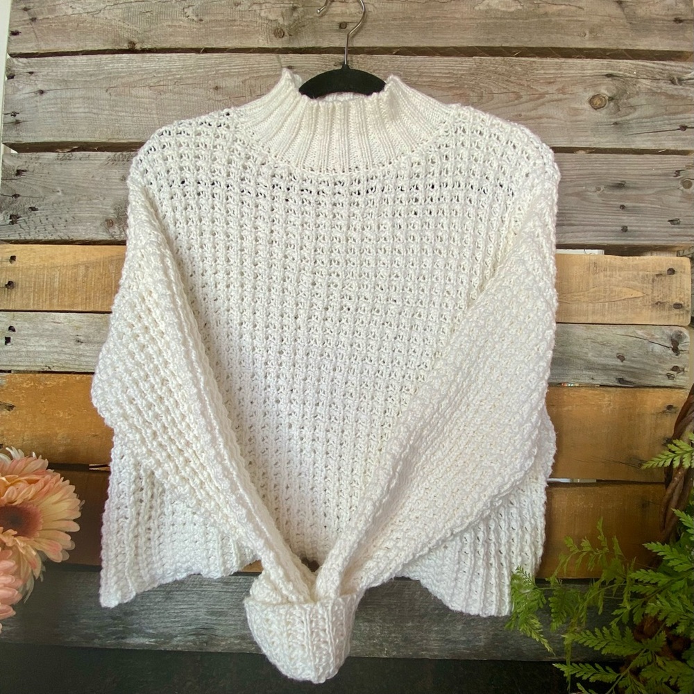 FOREVER 21 women’s long sleeve crop turtleneck knitted sweater size S cream